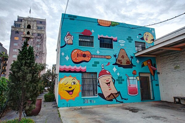 Σπρέι που εκτοξεύουν ντόνατς, και άλλα υπέροχα χαρούμενα murals!