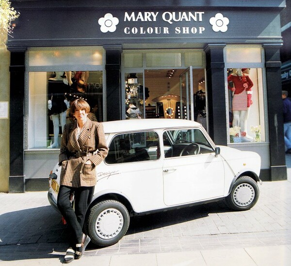 Mary Quant, η γυναίκα που έβαλε τη Βρετανική μόδα στον παγκόσμιο χάρτη έγινε Dame