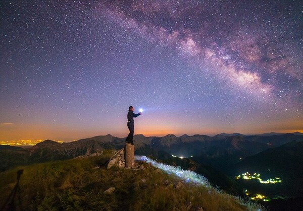 Ένα νυχτερινό time-lapse του γαλαξία από τα Άγραφα