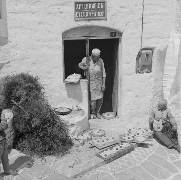 Ψήσιμο αρνιών σε στρατώνα το 1930