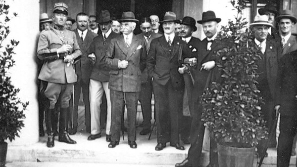 Στις 2 Σεπτεμβρίου του 1937, πεθαίνει ο Βαρόνος Πιερ ντε Κουμπερτέν