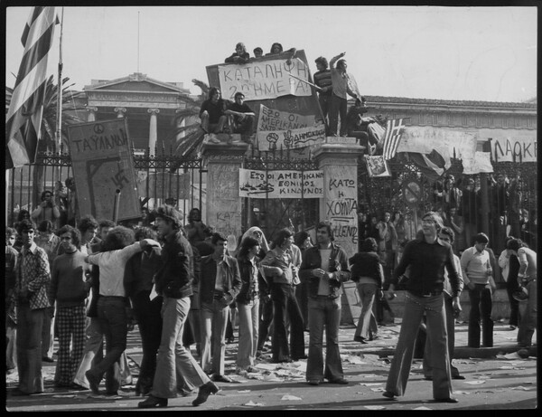 18 ποιήματα για την εξέγερση του Πολυτεχνείου