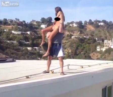 Ο θρύλος του instagram Dan Bilzerian ρίχνει μια πορνοστάρ στην πισίνα