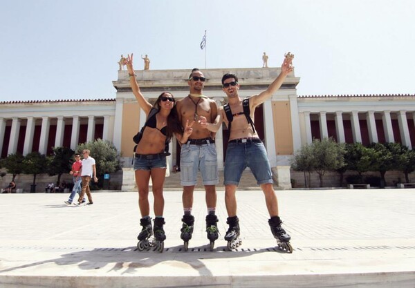 Γυρίζοντας την Αθήνα με rollerskates
