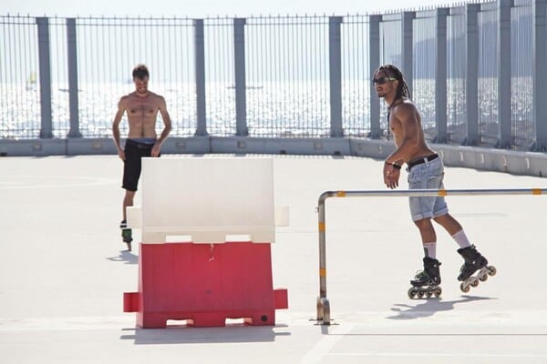 Γυρίζοντας την Αθήνα με rollerskates