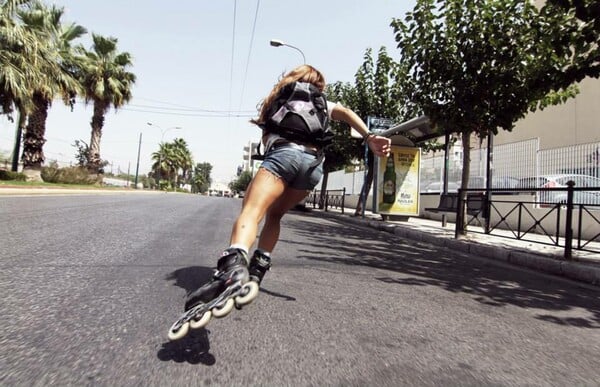 Γυρίζοντας την Αθήνα με rollerskates