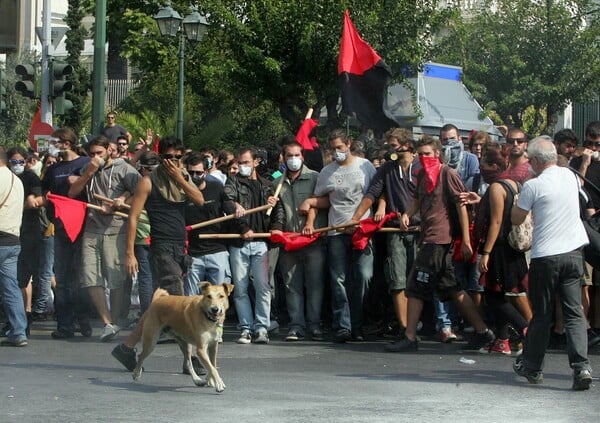 Η ζωή και ο θάνατος του Λουκάνικου, του σκύλου σύμβολο