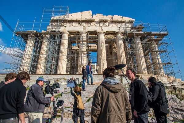 Είμαστε αρκετά ψύχραιμοι να φιλοξενήσουμε παραγωγές που δεν θα αποθεώνουν αναγκαστικά, το ελληνικό μεγαλείο;