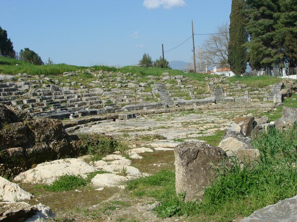 17 μαγικά αρχαία θέατρα της Ελλάδας