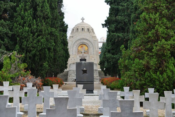 Ο Τελευταίος Φύλακας της ελληνικής Νεκρόπολης