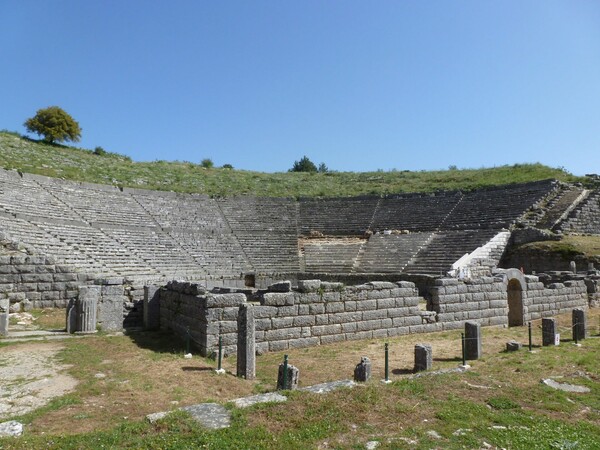 17 μαγικά αρχαία θέατρα της Ελλάδας