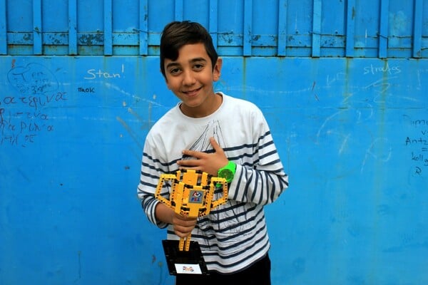 Από τον Δενδροπόταμο στην Αμερική: Αυτοί είναι οι μικροί Ρομά που κατέπληξαν τη LEGO!