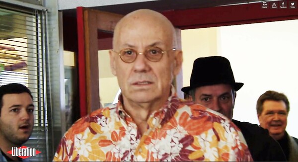 Ο συγγραφέας James Ellroy στα γραφεία της εφημερίδας Libération.