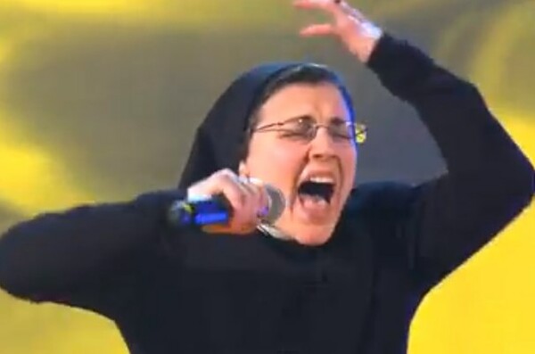 Αυτή η καλόγρια τραγούδησε στο ιταλικό 'The Voice'...
