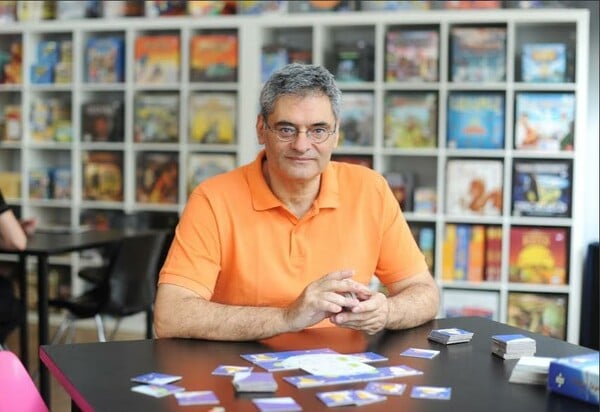 O Mίλτος Κύρκος μπαίνει στην πολιτική