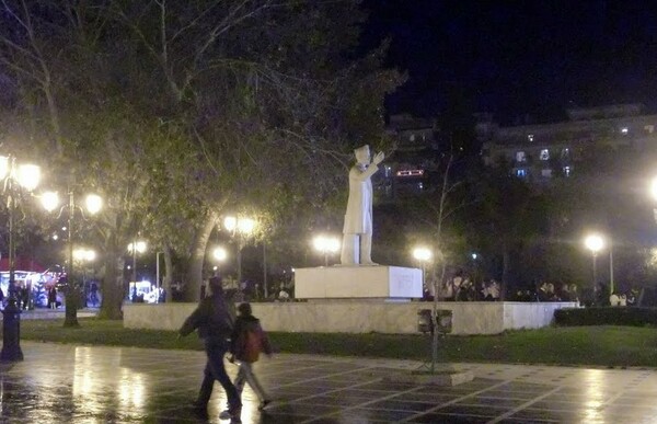 Μια ολόκληρη μέρα (στην Πλατεία Δικαστηρίων)