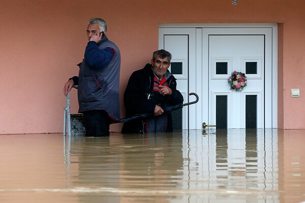 24 στιγμές πανικού και κινδύνου από τις πλημμύρες της Σερβίας
