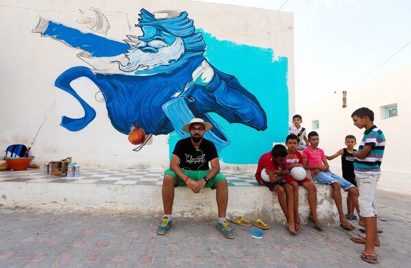 H street-art μεταμορφώνει ένα έρημο χωριό