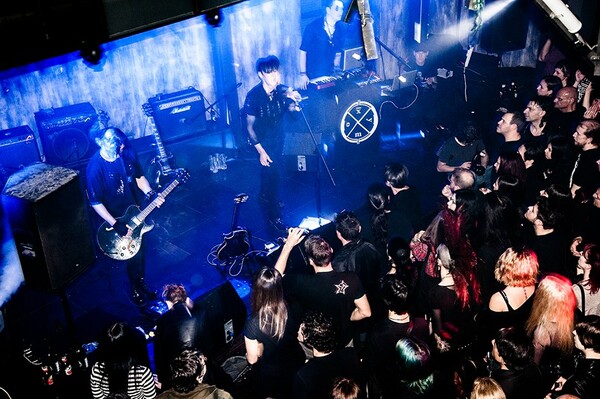 HMOYN EKEI: Στην συναυλία των Clan of Xymox
