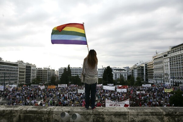 20 φωτογραφίες απ' την Διαδήλωση Συμπαράστασης στην Κυβέρνηση