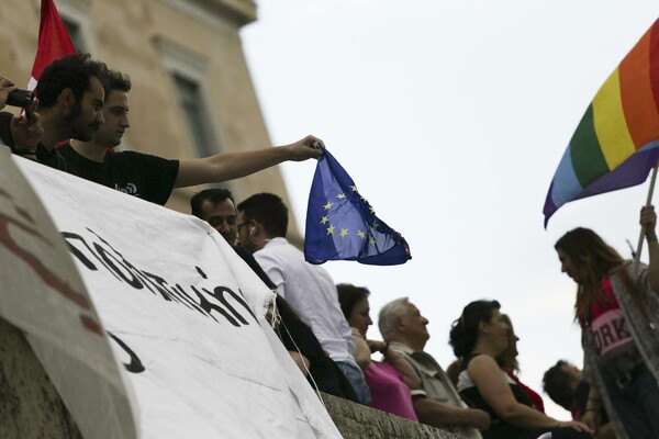 20 φωτογραφίες απ' την Διαδήλωση Συμπαράστασης στην Κυβέρνηση