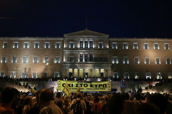 20 φωτογραφίες απ' την Διαδήλωση Συμπαράστασης στην Κυβέρνηση