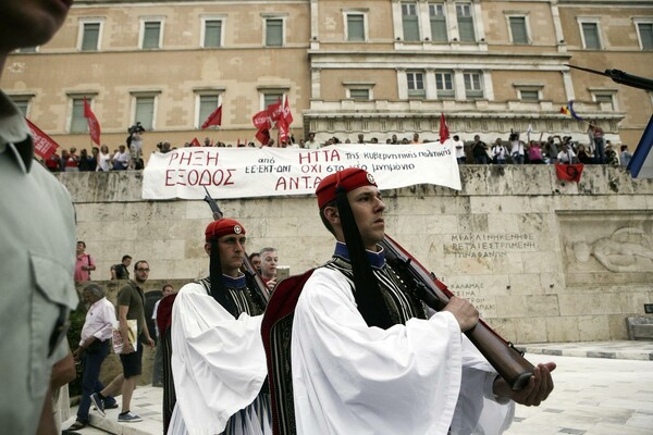 20 φωτογραφίες απ' την Διαδήλωση Συμπαράστασης στην Κυβέρνηση