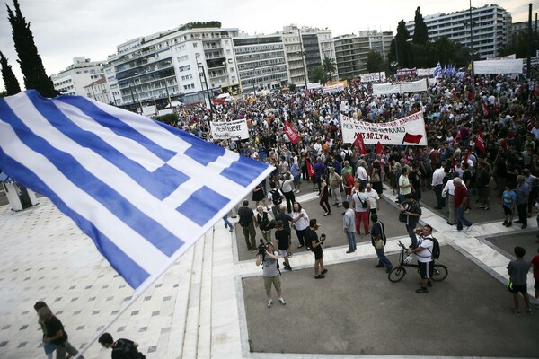 20 φωτογραφίες απ' την Διαδήλωση Συμπαράστασης στην Κυβέρνηση