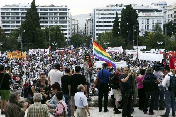 20 φωτογραφίες απ' την Διαδήλωση Συμπαράστασης στην Κυβέρνηση