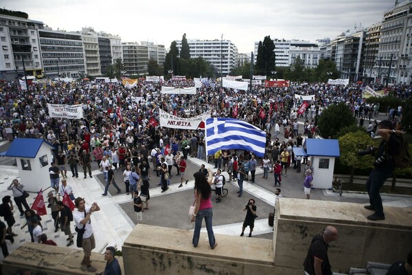 20 φωτογραφίες απ' την Διαδήλωση Συμπαράστασης στην Κυβέρνηση