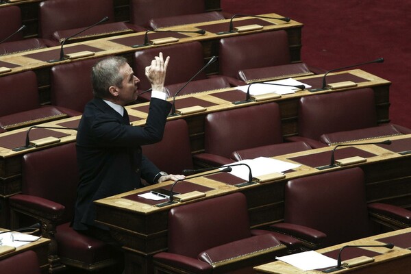 ΤΩΡΑ ΣΤΗ ΒΟΥΛΗ: Όλοι μοιάζουν έξαλλοι
