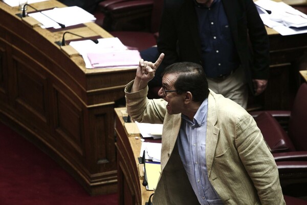 ΤΩΡΑ ΣΤΗ ΒΟΥΛΗ: Όλοι μοιάζουν έξαλλοι