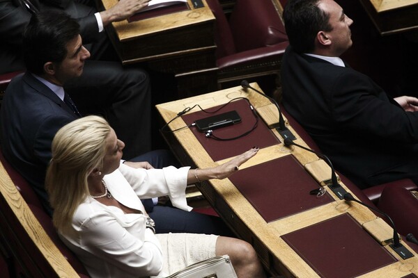 ΤΩΡΑ ΣΤΗ ΒΟΥΛΗ: Όλοι μοιάζουν έξαλλοι