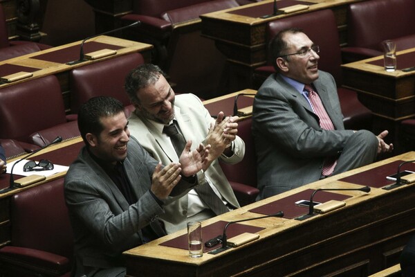 ΤΩΡΑ ΣΤΗ ΒΟΥΛΗ: Όλοι μοιάζουν έξαλλοι