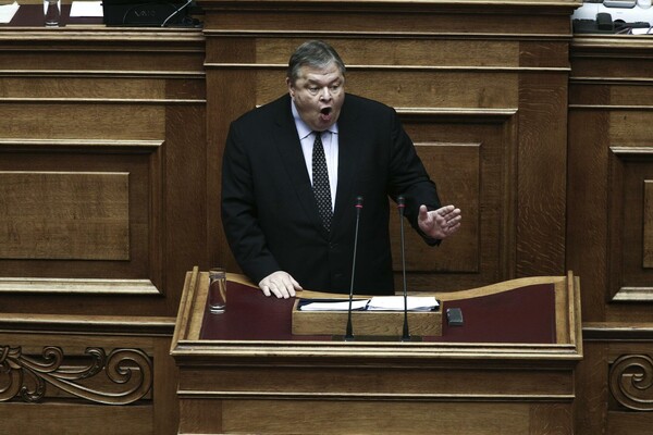 ΤΩΡΑ ΣΤΗ ΒΟΥΛΗ: Όλοι μοιάζουν έξαλλοι