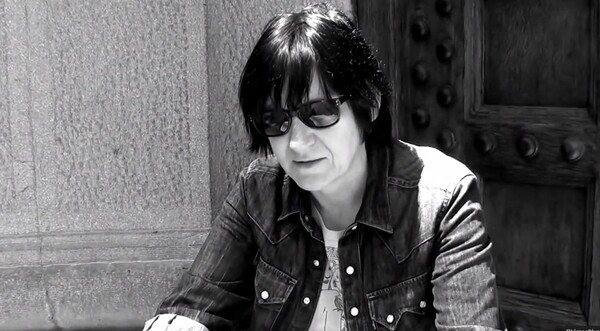 [MOUNTAIN live] H Debbie Googe διαβάζει στο LIFO.gr