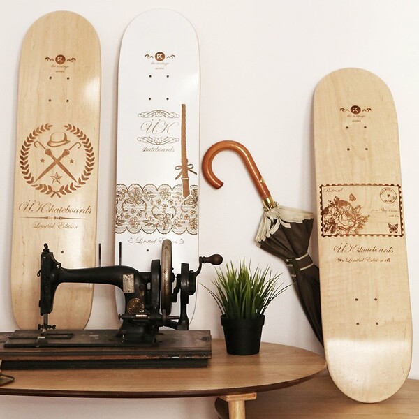 Αυτά είναι τα ελληνικά ÜKskateboards με τα vintage σχέδια