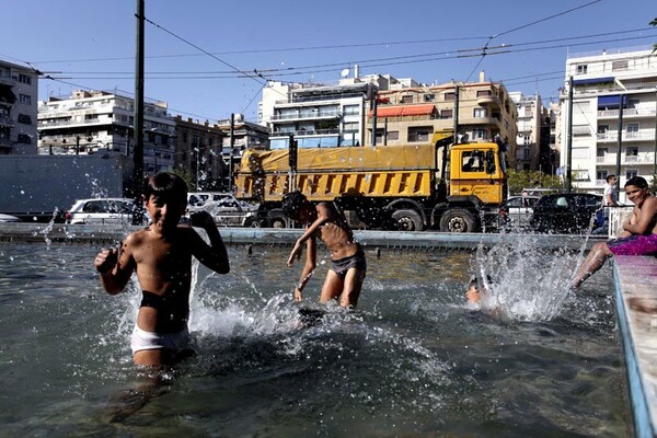 Ο φωτογράφος Γιώργος Γεωργίου επιλέγει 25 απ' τις πιο δυνατές του εικόνες