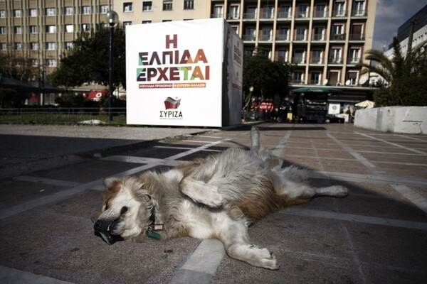 Η πιο πρωτότυπη προεκλογική εμφάνιση έγινε στο νέο Νεκροταφείο της Γλυφάδας!