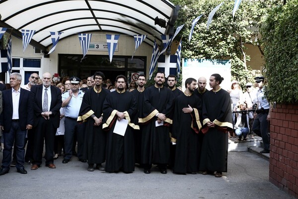 Σκηνές ροκ στην περιοδεία του λειψάνου της Αγίας Βαρβάρας