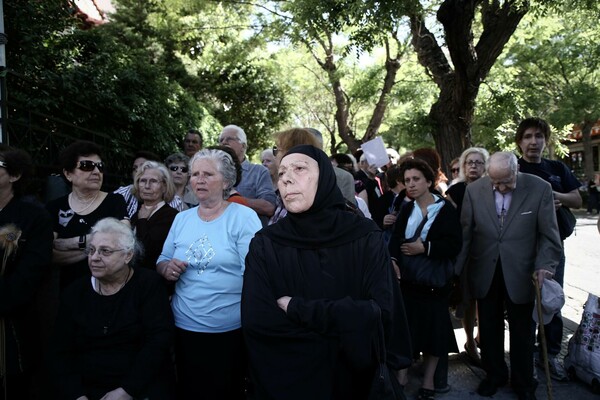 Σκηνές ροκ στην περιοδεία του λειψάνου της Αγίας Βαρβάρας