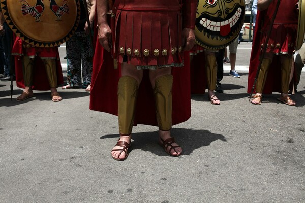 Και ξαφνικά, Σπαρτιάτες στο Σύνταγμα