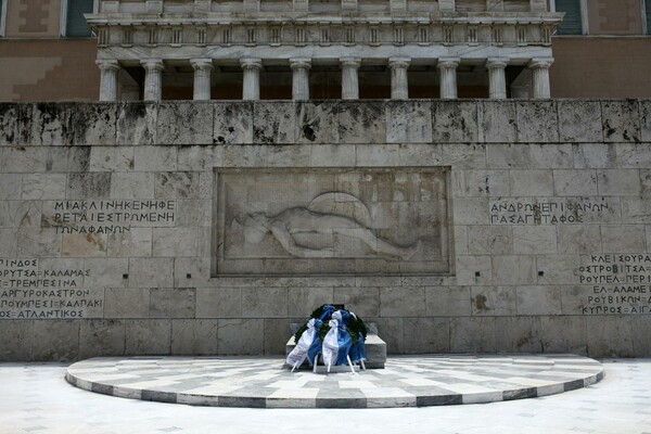 Και ξαφνικά, Σπαρτιάτες στο Σύνταγμα