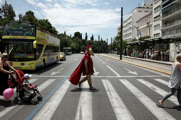 Και ξαφνικά, Σπαρτιάτες στο Σύνταγμα