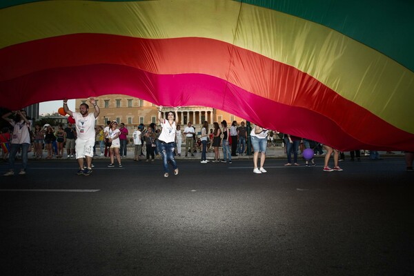 13 ενθουσιώδεις αντιδράσεις για το Σύμφωνο Συμβίωσης των γκέι στην Ελλάδα