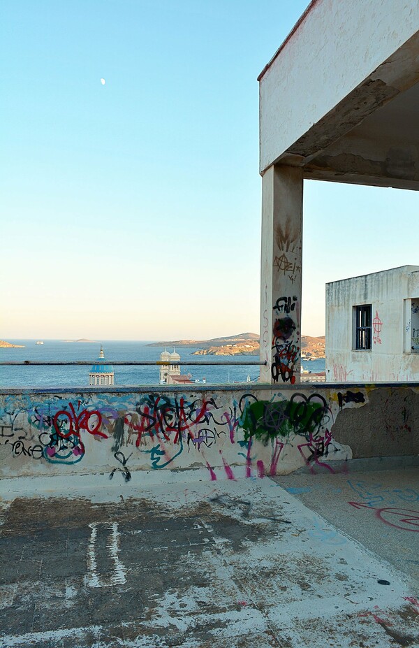 3ο δημοτικό σχολείο Ερμουπόλεως: Ένα ακόμα εγκαταλελειμμένο έργο του Ελληνικού μοντερνισμού