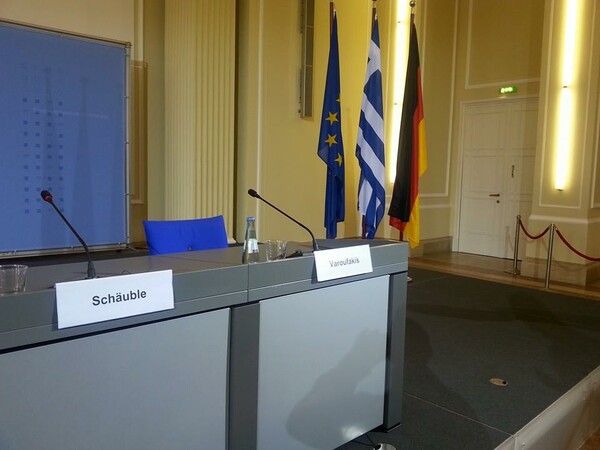 Ο Παντελής Βαλασόπουλος, ο δημοσιογράφος που ρώτησε τον Σόϊμπλε για την Siemens, μιλά στο LIFO.gr