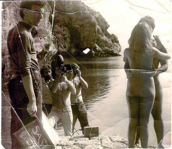 Από γύρισμα τσόντας το 1981, μια ανέκδοτη φωτογραφία