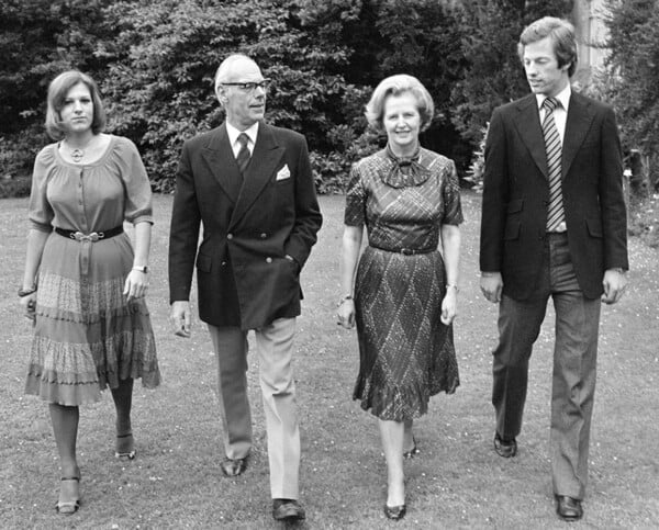 Tο 1979 η Μάργκαρετ Θάτσερ φτάνει στη Ντάουνινγκ Στριτ για να αναλάβει την εξουσία