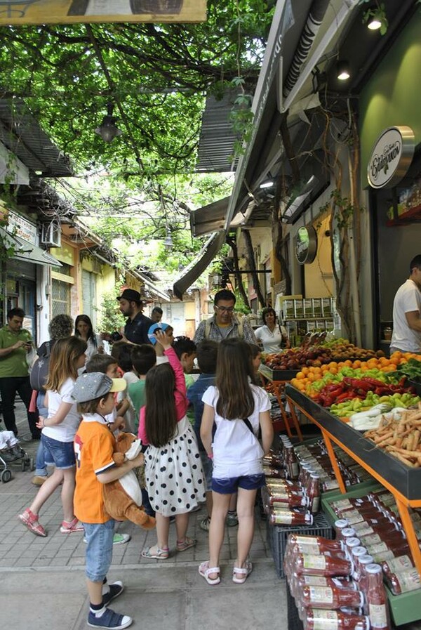 Γαστρονομικές βόλτες, ρεμπέτικα, «σκοτεινές μνήμες» και κοιμητήρια στη Θεσσαλονίκη